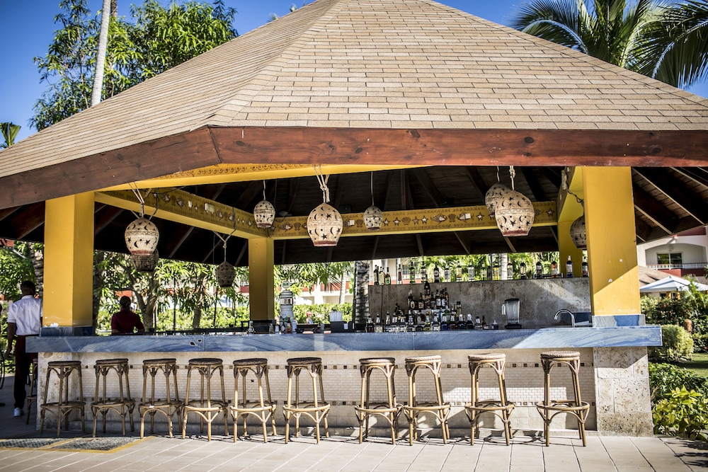 Bar (on property), Majestic Colonial Punta Cana - All Inclusive