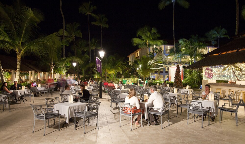 Bar (on property), Majestic Colonial Punta Cana - All Inclusive