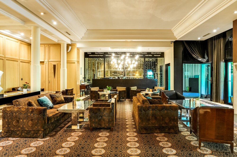 Hotel Lounge
