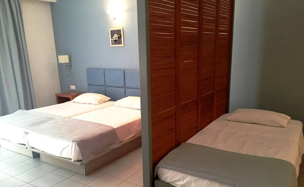 Studio, Pool View - Guestroom