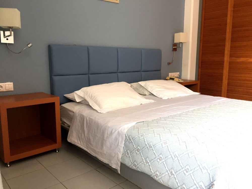 Studio, Pool View - Guestroom