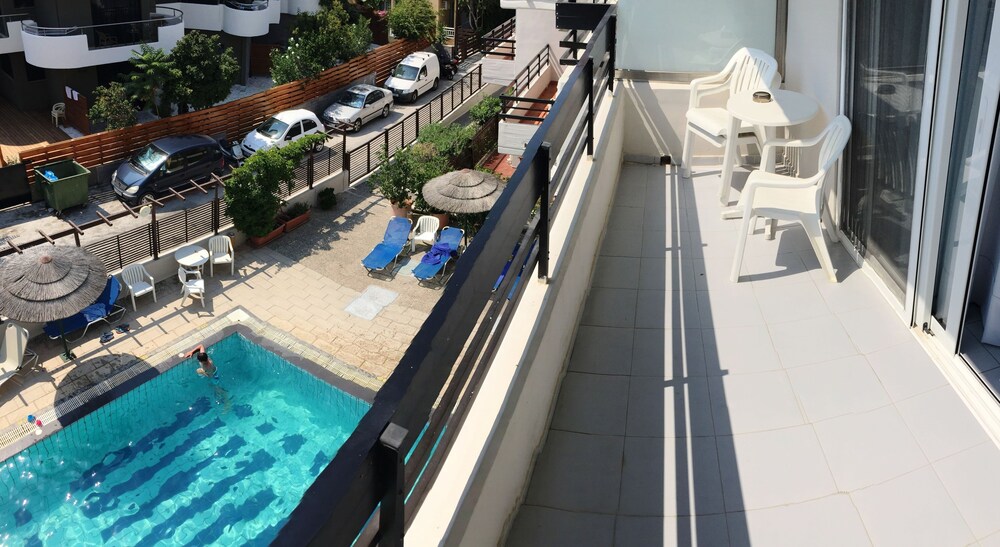 Studio, Pool View - Balcony