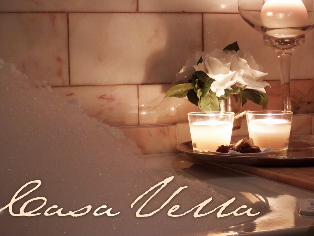 Romantic Apartment, Jetted Tub - Room Service - Dining