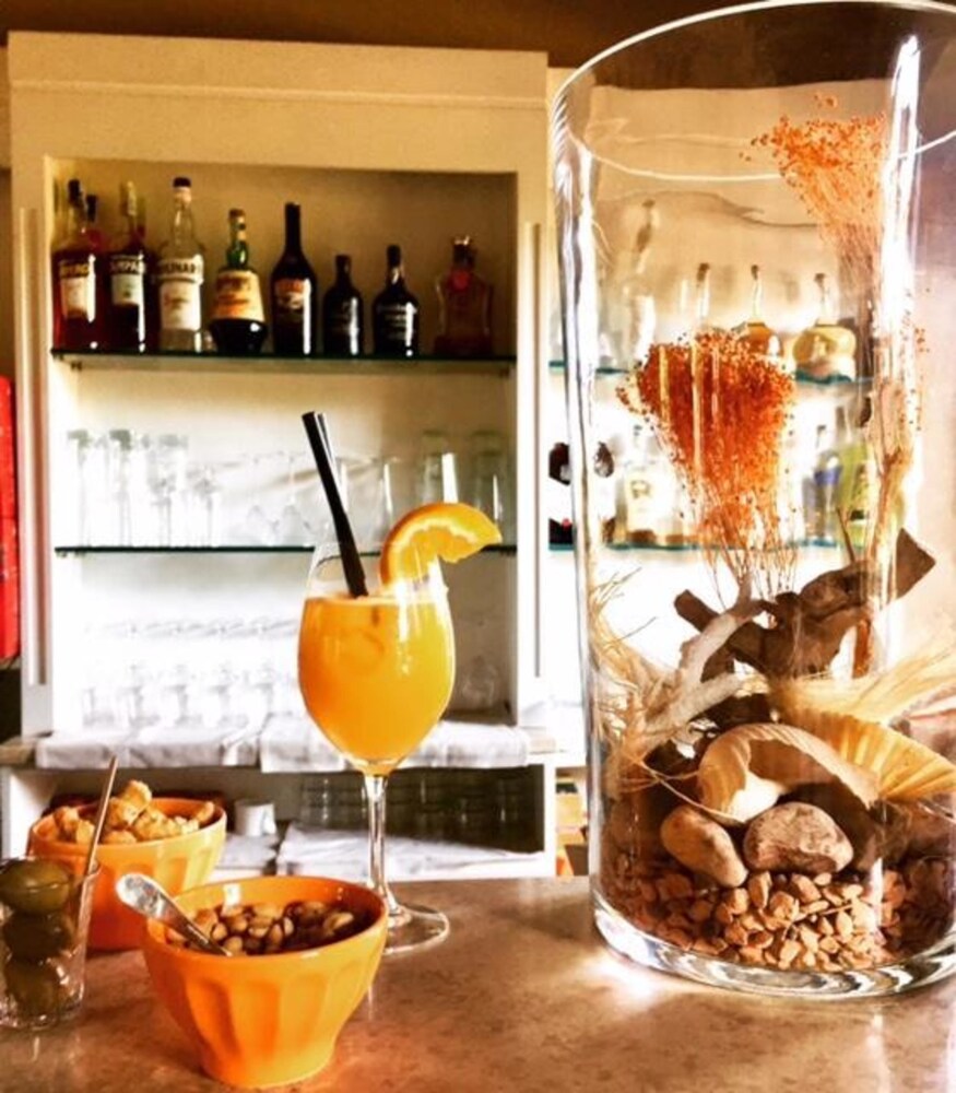 Hotel Bar