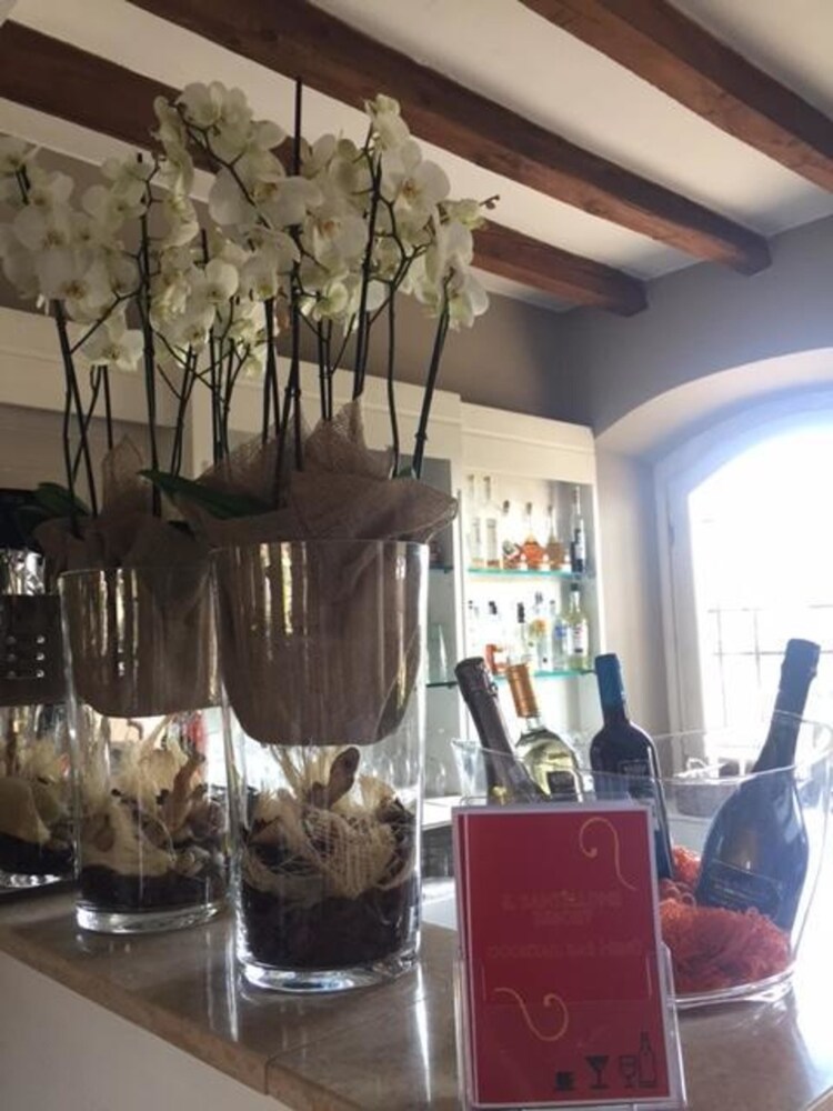 Hotel Bar
