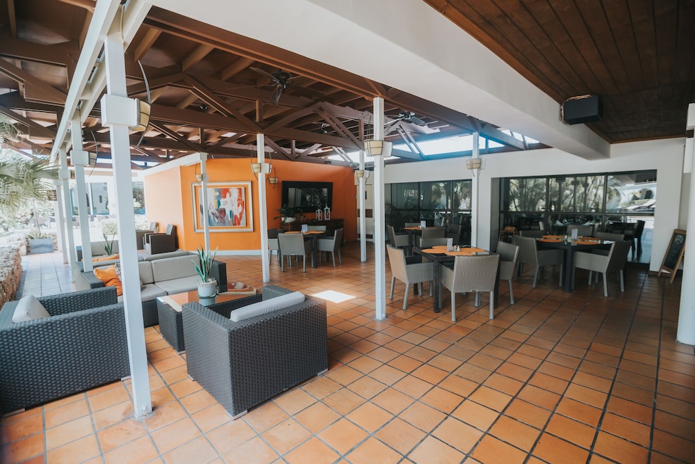 Hotel Lounge