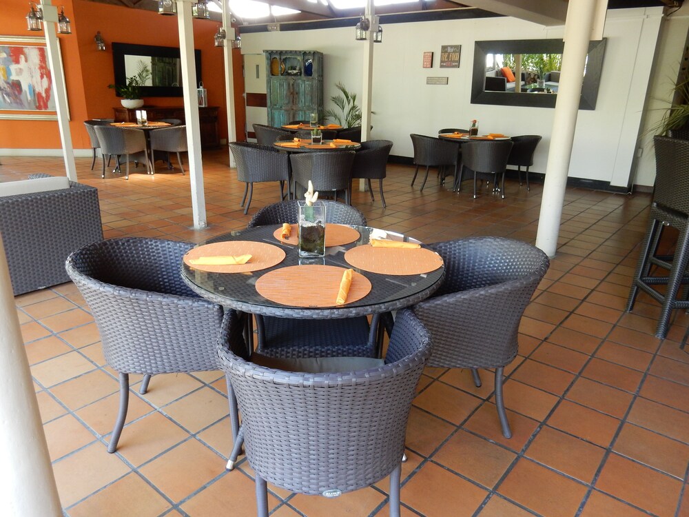 Hotel Lounge