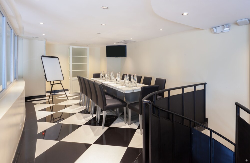 Executive Lounge
