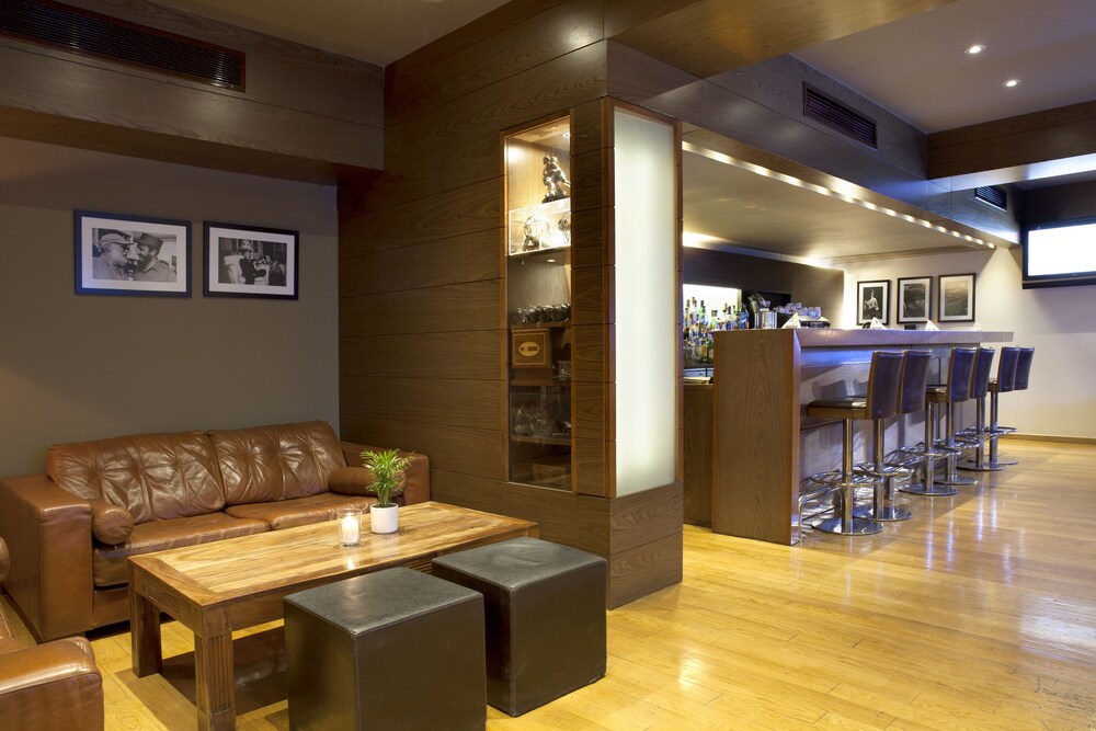 Hotel Bar