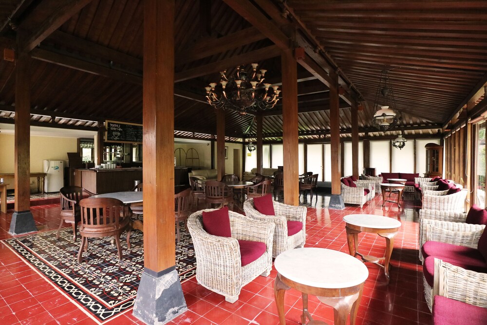 Executive Lounge