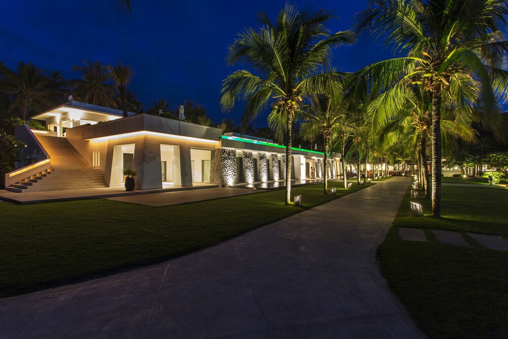 Hotel Front - Evening/Night