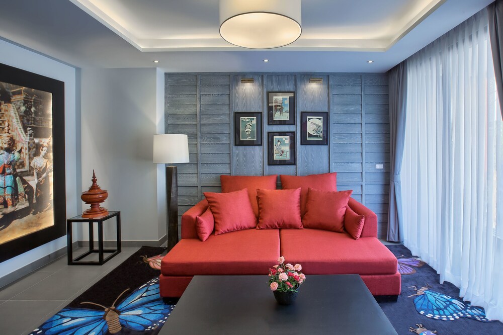 Suite, Hill View - Living Area