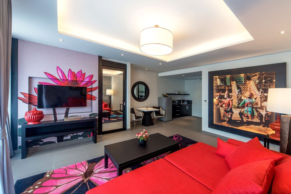 Hill View Suite - Living Room