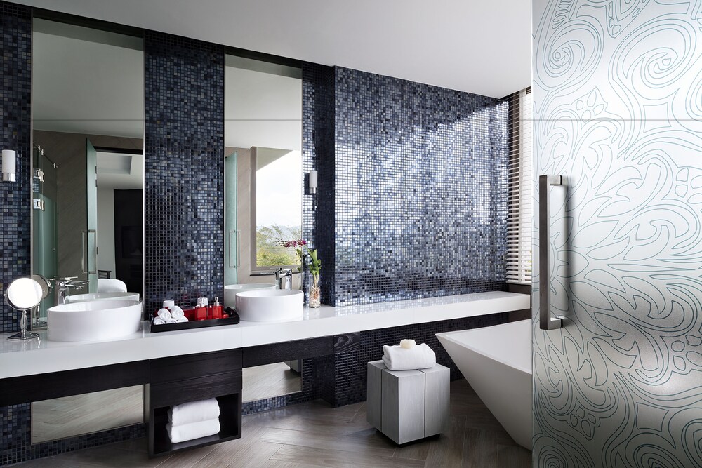 Two Bedroom Pool Loft - Bathroom