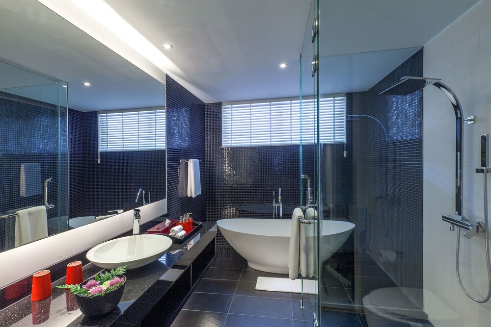 Suite, Hill View - Bathroom
