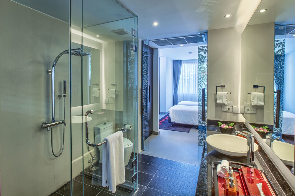 Suite, Hill View - Bathroom