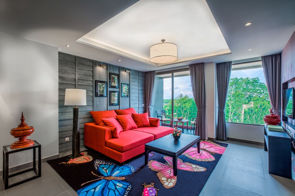 Hill View Suite - Living Room