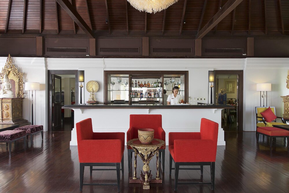 Hotel Bar
