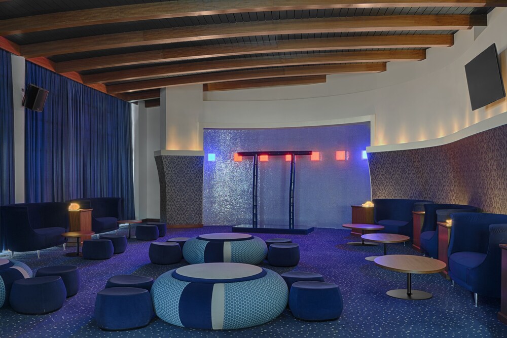 Hotel Lounge