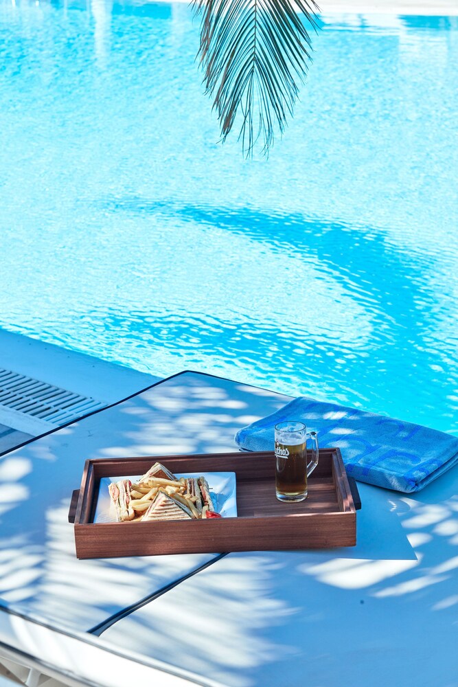 Poolside Bar
