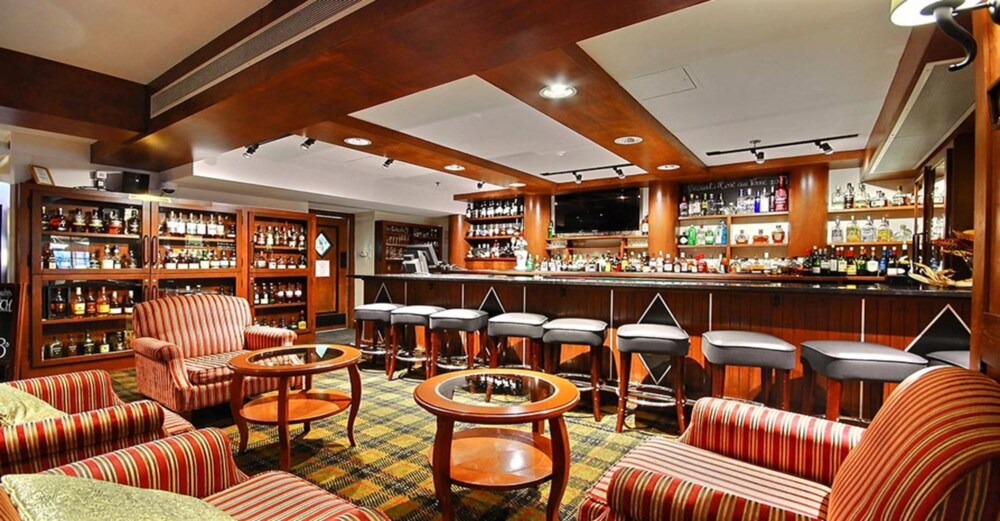 Hotel Bar