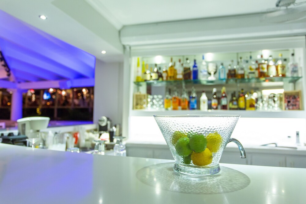 Hotel Bar