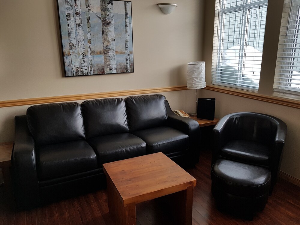 Condo, 2 Bedrooms, Accessible, Jetted Tub - Living Room