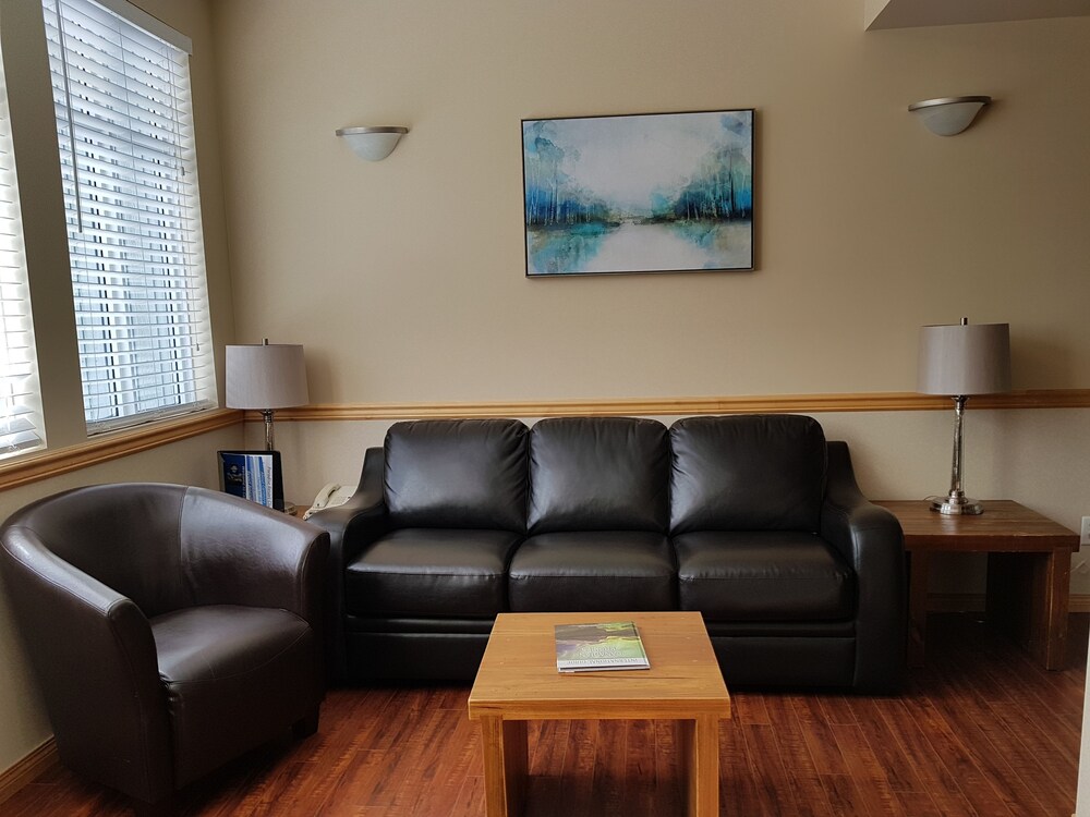 Condo, 2 Bedrooms, Accessible, Jetted Tub - Living Room