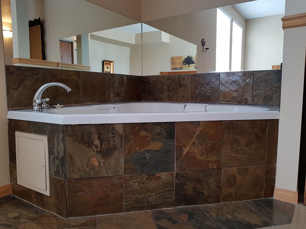 Condo, 3 Bedrooms, Jetted Tub, Mountain View - Deep Soaking Bathtub