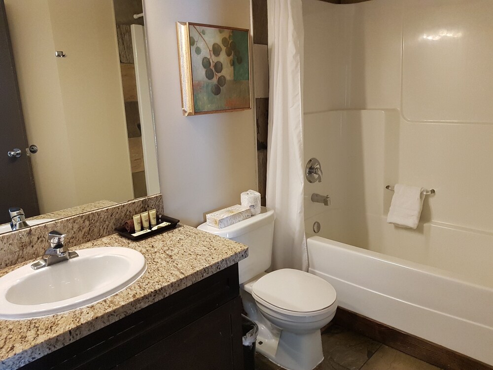 Standard Condo, 2 Bedrooms, Balcony - Bathroom