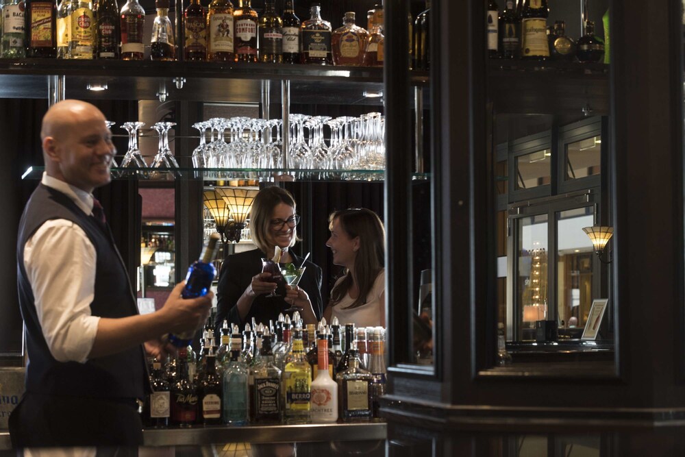 Hotel Bar