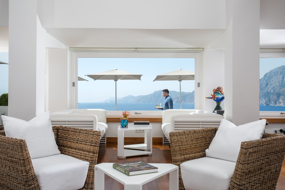 Hotel Lounge