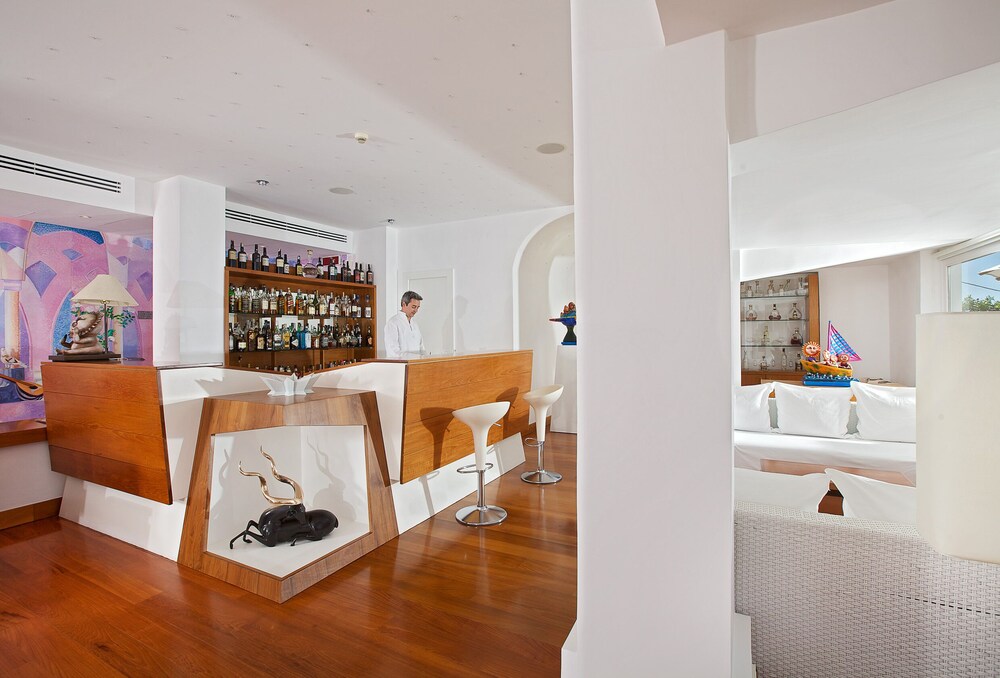 Hotel Bar