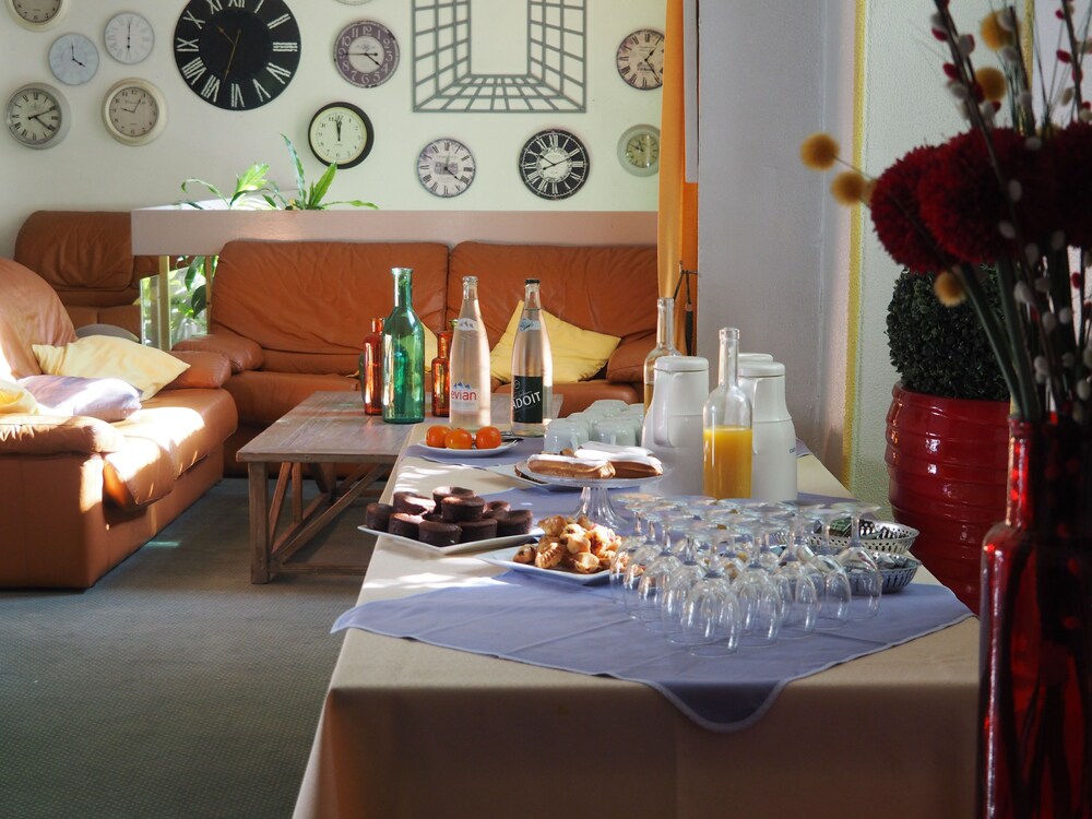 Hotel Lounge