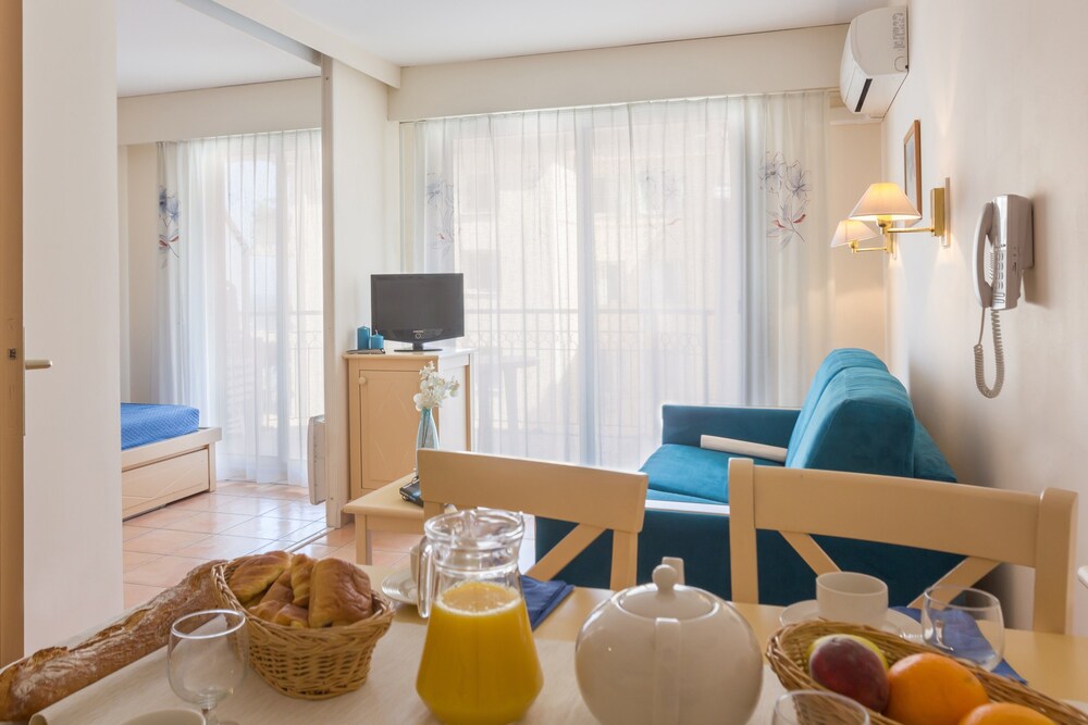 Standard Studio for 3/4 people Air-conditioned - Living Area