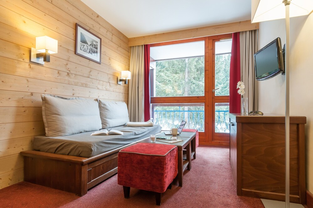 Standard 2 Bedrooms Apartment for 5/6 people - Living Area