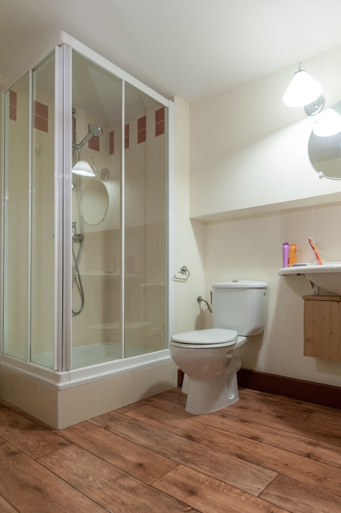 Standard 2 Bedrooms Apartment for 6/7 people - Bathroom