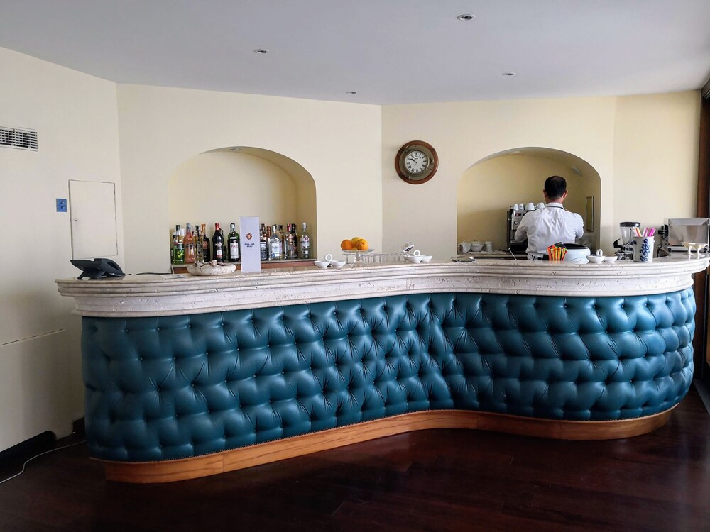 Poolside Bar