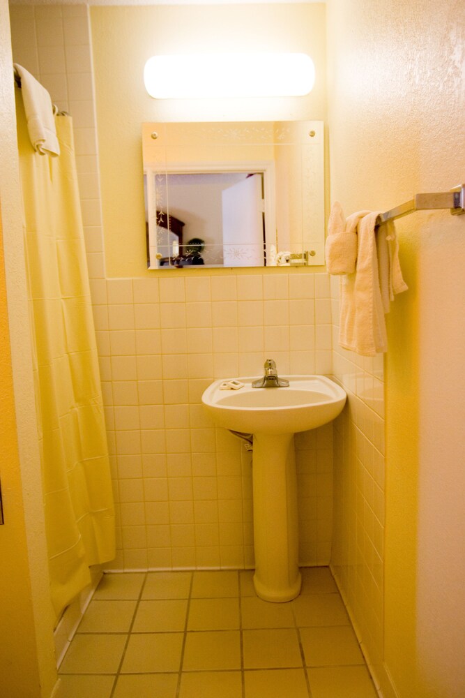 Bathroom, Owens' Motel