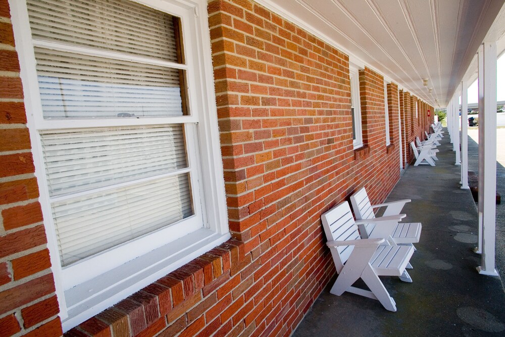 Exterior detail, Owens' Motel