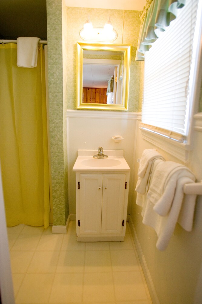 Bathroom, Owens' Motel