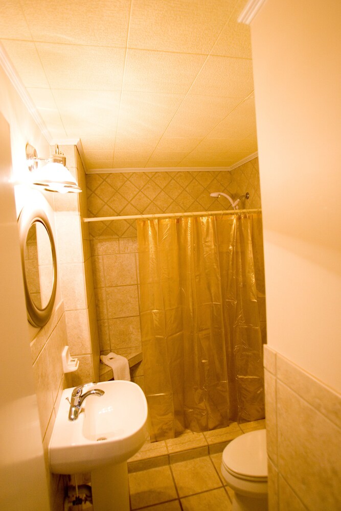 Bathroom, Owens' Motel