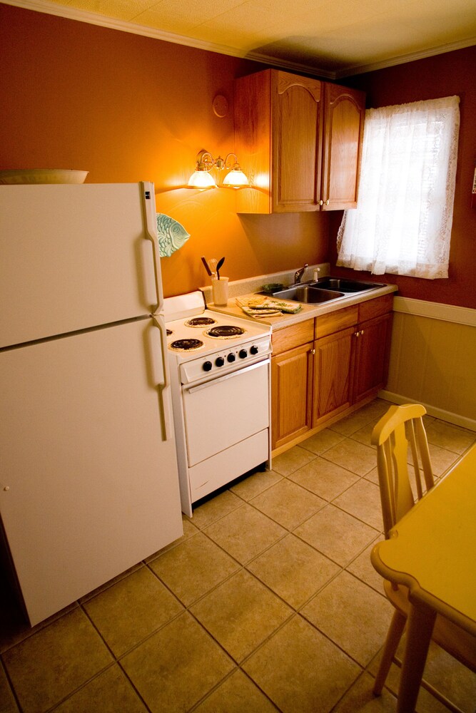 Private kitchen, Owens' Motel