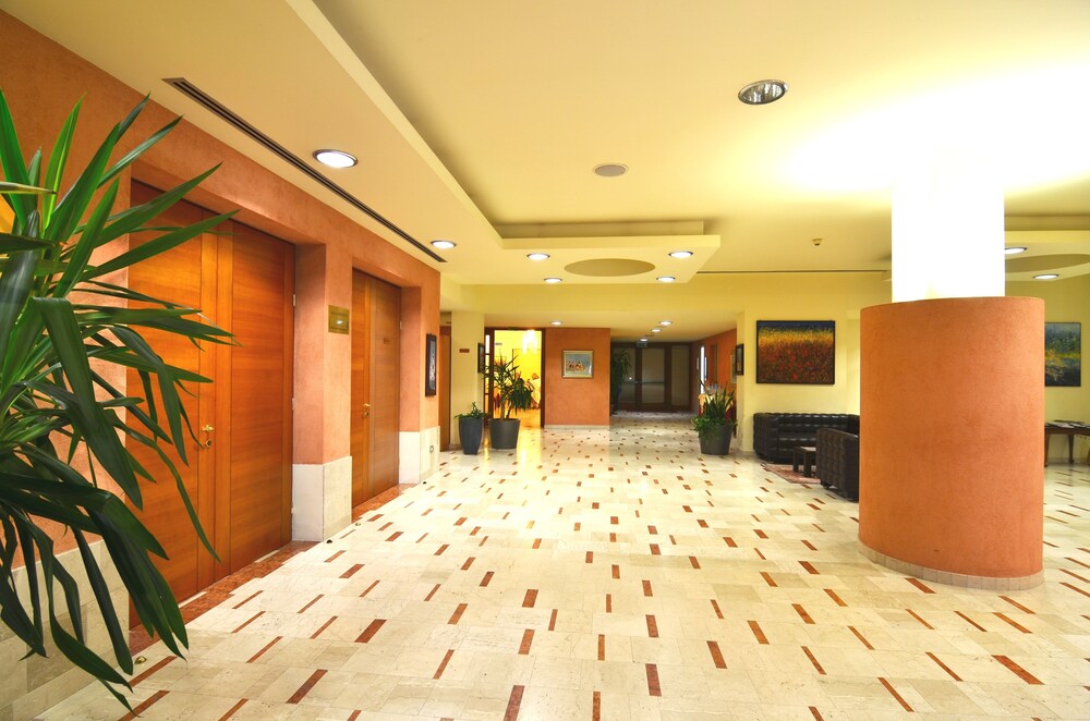 Hotel Lounge