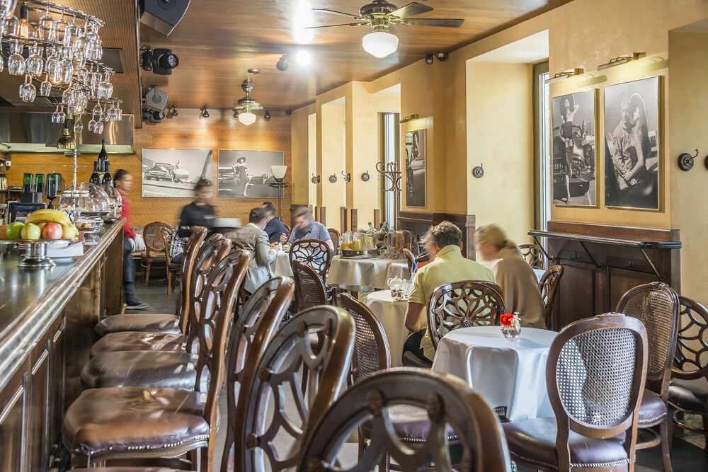 Hotel Bar