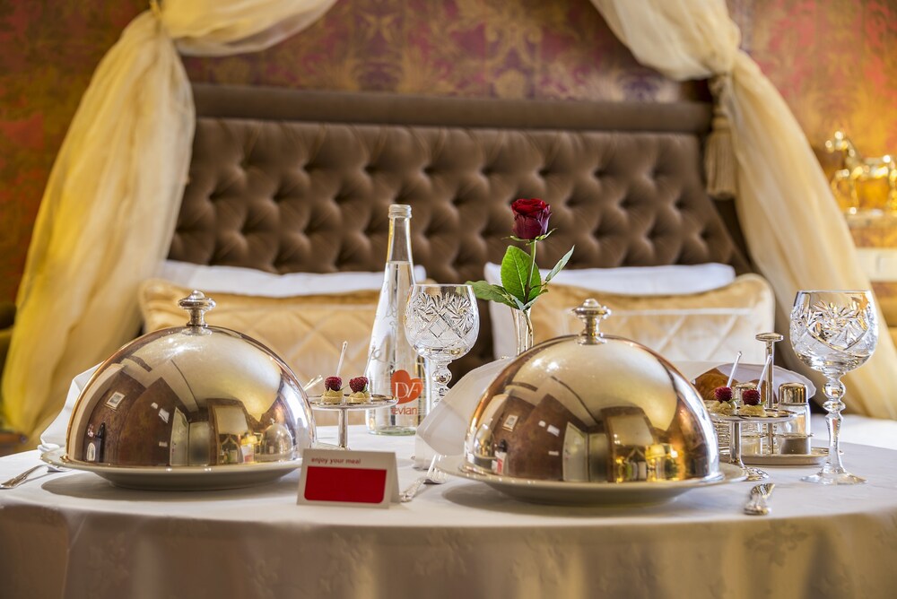 Room Service - Dining