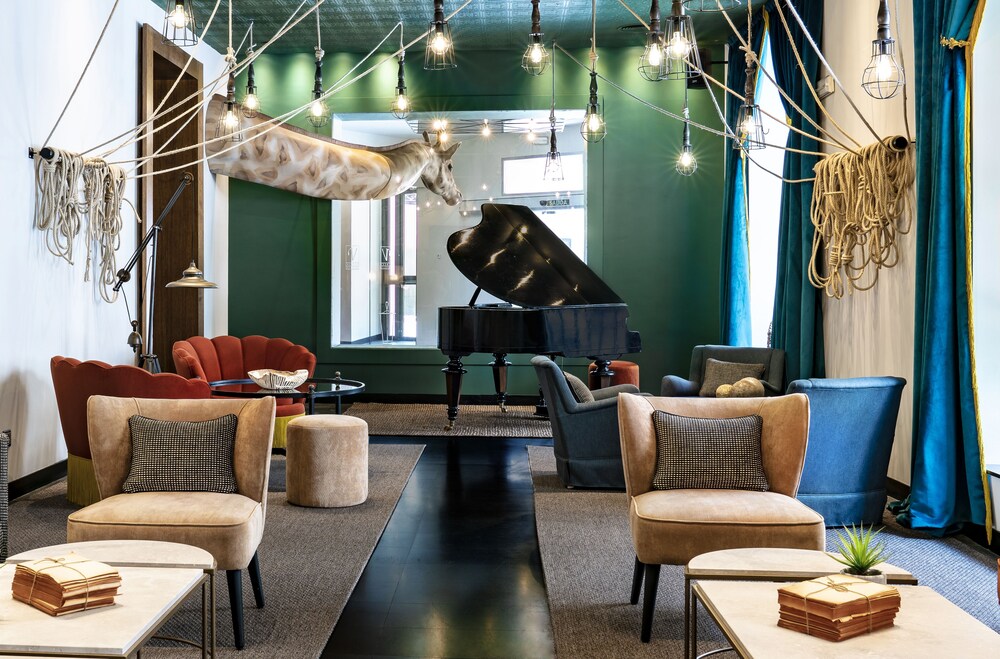 Hotel Lounge