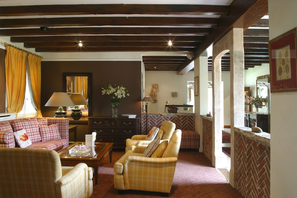Executive Lounge
