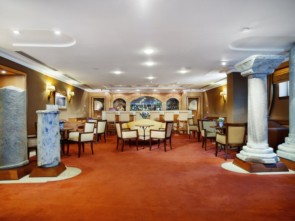 Hotel Lounge