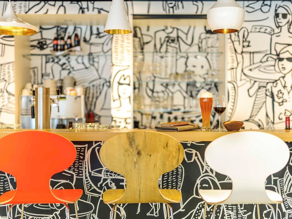 Hotel Bar